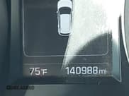 ✅ 2017 Hyundai Santa Fe SE • VIN: KM8SMDHF9HU223439 • Lot: 43610926. Wystawiony na IAAI z przebiegiem 140 988 mil. Bezpłatny archiwum sprzedaży aukcyjnych z USA i szczegółowy raport historii pojazdu na DreamBid. Zdjęcie 15.