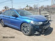 ✅ 2024 Volkswagen Jetta Sport • VIN: 3VWAM7BU3RM028884 • Лот: 42061788. Опубликован ранее на IAAI с пробегом 7 868 миль. Бесплатный доступ к архиву аукционных продаж из США и подробный отчёт об истории автомобиля на DreamBid. Изображение 1.