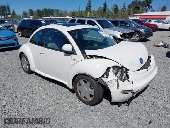 ✅ 2000 Volkswagen Beetle GLX • VIN: 3VWDD21C3YM452489 • Lot: 42865694. Listed on IAAI with 114,212 mi. Free auction sales archive from the USA and detailed vehicle history report at DreamBid. Image 1.