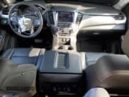 ✅ 2017 Chevrolet Suburban LT • VIN: 1GNSKHKCXHR177985 • Lot: 70609914. Wystawiony na Copart z przebiegiem 86 246 mil. Bezpłatny archiwum sprzedaży aukcyjnych z USA i szczegółowy raport historii pojazdu na DreamBid. Zdjęcie 8.