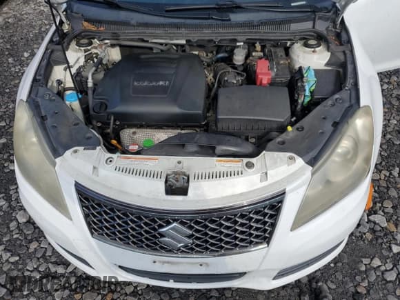 ✅ 2011 Suzuki Kizashi SE • VIN: JS2RF9A35B6111104 • Lot: 70740835. Wystawiony na Copart z przebiegiem 128 223 mil. Bezpłatny archiwum sprzedaży aukcyjnych z USA i szczegółowy raport historii pojazdu na DreamBid. Zdjęcie 11.