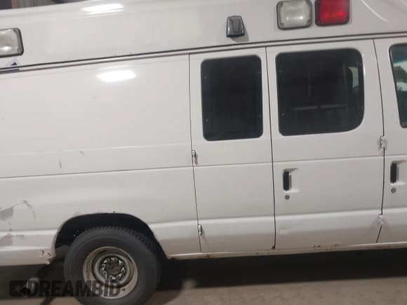 ✅ 2010 Ford E-Series Commercial • VIN: 1FDSS3EP6ADA41006 • Lot: 41561986. Listed on IAAI with 367,370 mi. Free auction sales archive from the USA and detailed vehicle history report at DreamBid. Image 6.