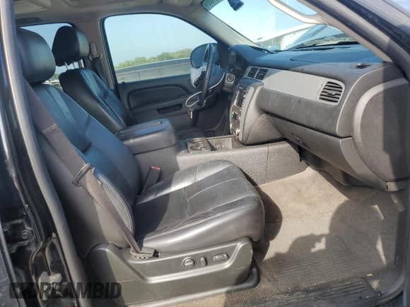 ✅ 2010 Chevrolet Suburban LT • VIN: 1GNUKJE37AR170428 • Lot: 67752034. Wystawiony na Copart z przebiegiem 248 358 mil. Bezpłatny archiwum sprzedaży aukcyjnych z USA i szczegółowy raport historii pojazdu na DreamBid. Zdjęcie 7.