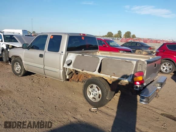✅ 2004 Chevrolet Silverado 1500 • VIN: 1GCEC19T34Z228771 • Lot: 43675876. Wystawiony na IAAI z przebiegiem 285 038 mil. Bezpłatny archiwum sprzedaży aukcyjnych z USA i szczegółowy raport historii pojazdu na DreamBid. Zdjęcie 3.