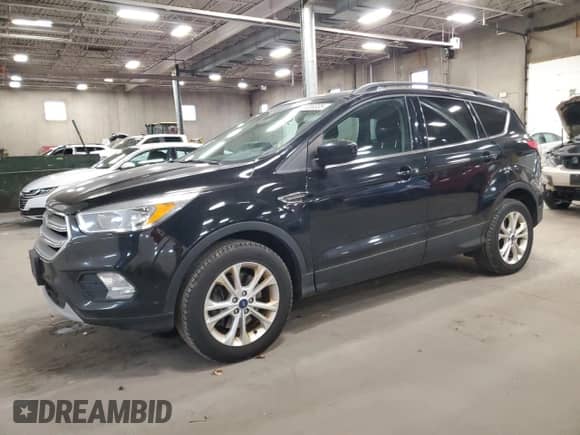 2018 Ford Escape SE z VIN 1FMCU9GD5JUA85387, wystawiony jako Copart lot #91200335 z przebiegiem 142 271 mil mil oraz Szkoda całkowita • Salvage title. Historia ofert i sprzedaży dostępna na DreamBid. Obrazek 1.