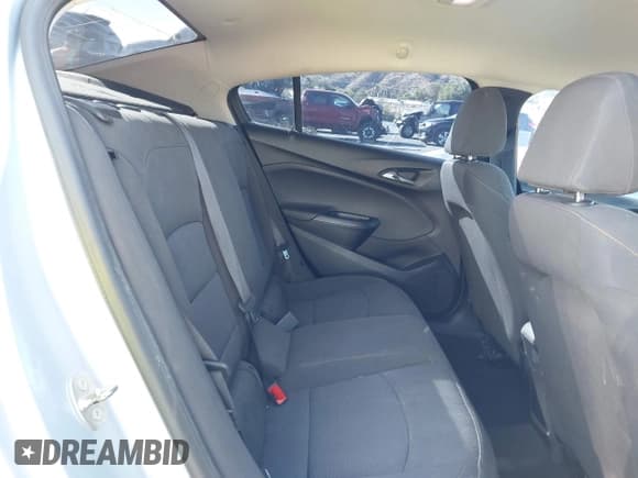 ✅ 2018 Chevrolet Cruze LS • VIN: 1G1BC5SM6J7175707 • Lot: 43652484. Wystawiony na IAAI z przebiegiem 133 689 mil. Bezpłatny archiwum sprzedaży aukcyjnych z USA i szczegółowy raport historii pojazdu na DreamBid. Zdjęcie 8.