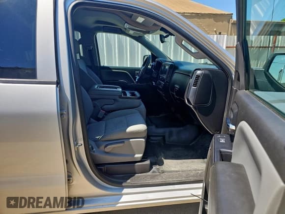 ✅ 2018 Chevrolet Silverado 1500 Custom • VIN: 3GCPCPEC6JG188408 • Лот: 52579595. Опубликован ранее на Copart с пробегом 74 895 миль. Бесплатный доступ к архиву аукционных продаж из США и подробный отчёт об истории автомобиля на DreamBid. Изображение 5.