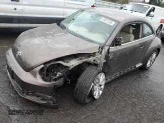 ✅ 2014 Volkswagen Beetle 2.0L TDI • VIN: 3VWJL7AT4EM636614 • Лот: 47671395. Опубликован ранее на Copart с пробегом Не указан. Бесплатный доступ к архиву аукционных продаж из США и подробный отчёт об истории автомобиля на DreamBid. Изображение 1.