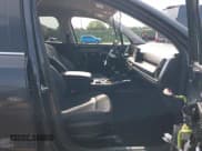 ✅ 2025 Kia Sorento S • VIN: 5XYRL4JC9SG340825 • Lot: 42771968. Wystawiony na IAAI z przebiegiem 8 128 mil. Bezpłatny archiwum sprzedaży aukcyjnych z USA i szczegółowy raport historii pojazdu na DreamBid. Zdjęcie 5.