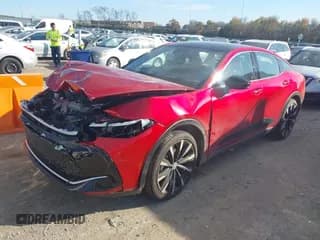 ✅ 2026 Toyota Crown Platinum • VIN: JTDAFAAF1T3013922 • Lot: 43719124. Listed on IAAI with 909 mi. Free auction sales archive from the USA and detailed vehicle history report at DreamBid. Image 2.