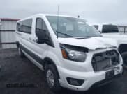 ✅ 2024 Ford Transit Passenger XLT • VIN: 1FBAX2Y87RKA73765 • Lot: 43769663. Wystawiony na IAAI z przebiegiem 14 598 mil. Bezpłatny archiwum sprzedaży aukcyjnych z USA i szczegółowy raport historii pojazdu na DreamBid. Zdjęcie 1.