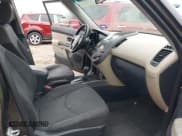 ✅ 2010 Kia Soul + • VIN: KNDJT2A29A7043431 • Лот: 42791812. Опубликован ранее на IAAI с пробегом 213 616 миль. Бесплатный доступ к архиву аукционных продаж из США и подробный отчёт об истории автомобиля на DreamBid. Изображение 5.