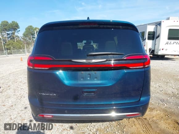 ✅ 2025 Chrysler Pacifica Select • VIN: 2C4RC1BG1SR578518 • Лот: 43779197. Опубликован ранее на IAAI с пробегом 17 250 миль. Бесплатный доступ к архиву аукционных продаж из США и подробный отчёт об истории автомобиля на DreamBid. Изображение 16.