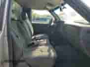 2004 Chevrolet Silverado 1500 LS z VIN 1GCEC14T84E230899, wystawiony jako Copart lot #60497185 z przebiegiem 227 145 mil mil oraz Czysty tytuł • Clean title. Historia ofert i sprzedaży dostępna na DreamBid. Obrazek 10.