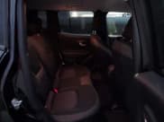 ✅ 2023 Jeep Renegade Latitude • VIN: ZACNJDB14PPP72325 • Lot: 43805526. Wystawiony na IAAI z przebiegiem 44 787 mil. Bezpłatny archiwum sprzedaży aukcyjnych z USA i szczegółowy raport historii pojazdu na DreamBid. Zdjęcie 8.