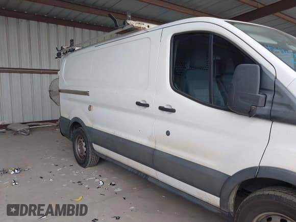 ✅ 2018 Ford Transit • VIN: 1FTYE1YM2JKA52866 • Lot: 42904132. Wystawiony na IAAI z przebiegiem 205 341 mil. Bezpłatny archiwum sprzedaży aukcyjnych z USA i szczegółowy raport historii pojazdu na DreamBid. Zdjęcie 13.