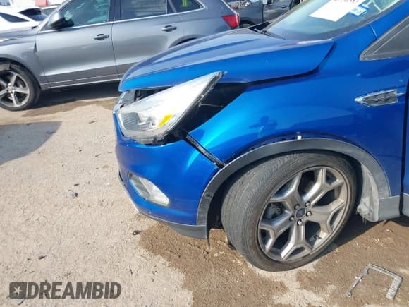 ✅ 2019 Ford Escape Titanium • VIN: 1FMCU9J93KUA70960 • Lot: 43736383. Wystawiony na IAAI z przebiegiem 121 525 mil. Bezpłatny archiwum sprzedaży aukcyjnych z USA i szczegółowy raport historii pojazdu na DreamBid. Zdjęcie 6.