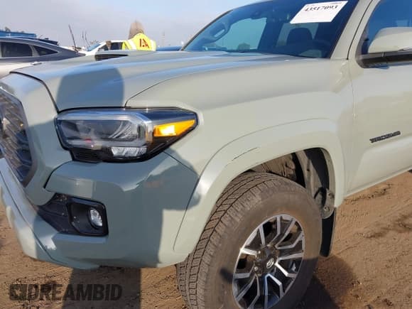 ✅ 2023 Toyota Tacoma SR • VIN: 3TMCZ5AN9PM626034 • Lot: 43517093. Wystawiony na IAAI z przebiegiem 35 131 mil. Bezpłatny archiwum sprzedaży aukcyjnych z USA i szczegółowy raport historii pojazdu na DreamBid. Zdjęcie 6.