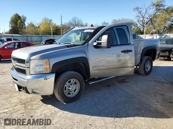 ✅ 2007 Chevrolet Silverado 2500HD Work Truck • VIN: 1GCHK29K17E595421 • Лот: 80913964. Опубликован ранее на Copart с пробегом 190 244 миль. Бесплатный доступ к архиву аукционных продаж из США и подробный отчёт об истории автомобиля на DreamBid. Изображение 1.