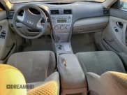 ✅ 2007 Toyota Camry LE • VIN: 4T1BE46K07U721105 • Lot: 95002155. Wystawiony na Copart z przebiegiem 277 854 mil. Bezpłatny archiwum sprzedaży aukcyjnych z USA i szczegółowy raport historii pojazdu na DreamBid. Zdjęcie 8.