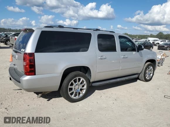 ✅ 2011 Chevrolet Suburban LS • VIN: 1GNSCHE08BR238949 • Lot: 74702004. Wystawiony na Copart z przebiegiem 147 451 mil. Bezpłatny archiwum sprzedaży aukcyjnych z USA i szczegółowy raport historii pojazdu na DreamBid. Zdjęcie 3.