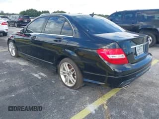 ✅ 2013 Mercedes-Benz C 300 Sport • VIN: WDDGF8AB8DR257085 • Lot: 43836216. Wystawiony na IAAI z przebiegiem 132 916 mil. Bezpłatny archiwum sprzedaży aukcyjnych z USA i szczegółowy raport historii pojazdu na DreamBid. Zdjęcie 3.