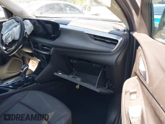 ✅ 2024 Buick Encore GX Sport Touring • VIN: KL4AMDSL0RB127799 • Lot: 42127796. Wystawiony na IAAI z przebiegiem Nie podano. Bezpłatny archiwum sprzedaży aukcyjnych z USA i szczegółowy raport historii pojazdu na DreamBid. Zdjęcie 5.