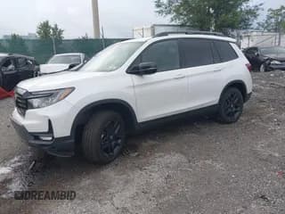 ✅ 2025 Honda Passport Black Edition • VIN: 5FNYF8H81SB005738 • Lot: 42664369. Wystawiony na IAAI z przebiegiem 4 710 mil. Bezpłatny archiwum sprzedaży aukcyjnych z USA i szczegółowy raport historii pojazdu na DreamBid. Zdjęcie 2.
