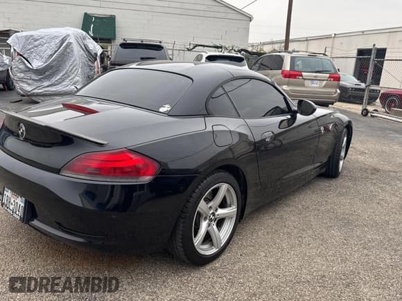 ✅ 2013 BMW Z4 sDrive28i • VIN: WBALL5C58DJ104449 • Lot: 79250174. Wystawiony na Copart z przebiegiem 119 451 mil. Bezpłatny archiwum sprzedaży aukcyjnych z USA i szczegółowy raport historii pojazdu na DreamBid. Zdjęcie 4.