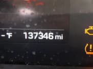 ✅ 2017 Hyundai Sonata SE • VIN: KMHE24L31HA067706 • Лот: 63690862. Опубликован ранее на Copart с пробегом 137 346 миль. Бесплатный доступ к архиву аукционных продаж из США и подробный отчёт об истории автомобиля на DreamBid. Изображение 8.