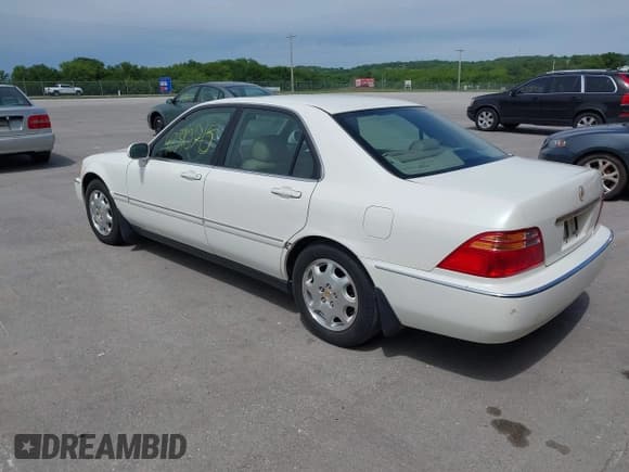✅ 2000 Acura RL • VIN: JH4KA9656YC008061 • Lot: 42310715. Wystawiony na IAAI z przebiegiem 209 043 mil. Bezpłatny archiwum sprzedaży aukcyjnych z USA i szczegółowy raport historii pojazdu na DreamBid. Zdjęcie 3.