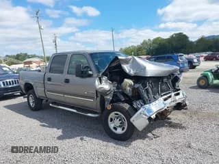 ✅ 2006 Chevrolet Silverado 2500HD LT3 • VIN: 1GCHK23D86F170586 • Lot: 43370102. Wystawiony na IAAI z przebiegiem 154 282 mil. Bezpłatny archiwum sprzedaży aukcyjnych z USA i szczegółowy raport historii pojazdu na DreamBid. Zdjęcie 1.