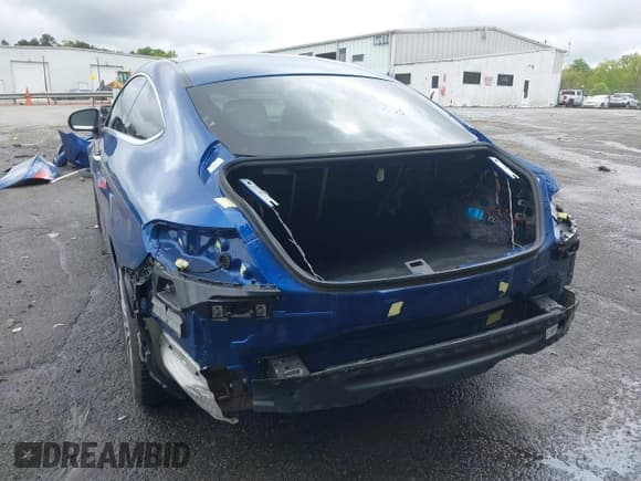 ✅ 2023 Mercedes-Benz C 300 • VIN: W1KWJ8DB2PG130077 • Лот: 42026028. Опубликован ранее на IAAI с пробегом 13 263 миль. Бесплатный доступ к архиву аукционных продаж из США и подробный отчёт об истории автомобиля на DreamBid. Изображение 18.