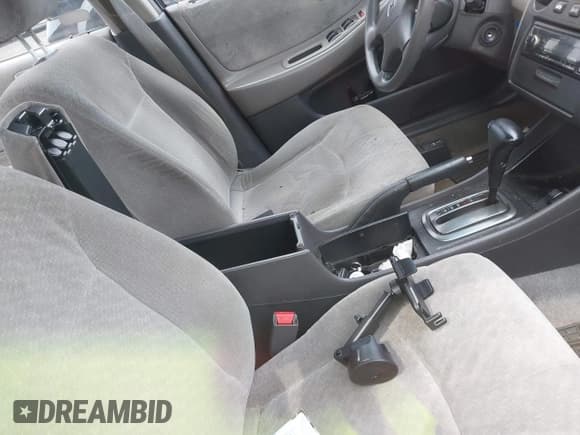 ✅ 2001 Honda Accord LX • VIN: 1HGCG16431A047657 • Lot: 42456231. Wystawiony na IAAI z przebiegiem 185 182 mil. Bezpłatny archiwum sprzedaży aukcyjnych z USA i szczegółowy raport historii pojazdu na DreamBid. Zdjęcie 5.