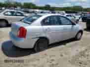 2010 Hyundai Accent GLS z VIN KMHCN4AC6AU468660, wystawiony jako Copart lot #66367444 z przebiegiem 104 341 mil mil oraz Szkoda całkowita • Salvage title. Historia ofert i sprzedaży dostępna na DreamBid. Obrazek 3.