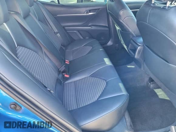 2019 Toyota Camry LE z VIN 4T1B11HK4KU272754, wystawiony jako Copart lot #89677255 z przebiegiem 148 423 mil mil oraz Czysty tytuł • Clean title. Historia ofert i sprzedaży dostępna na DreamBid. Obrazek 6.