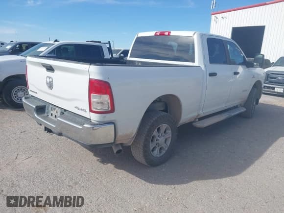 ✅ 2024 Ram 2500 Big Horn • VIN: 3C6UR5DL5RG311173 • Лот: 43805650. Опубликован ранее на IAAI с пробегом 45 227 миль. Бесплатный доступ к архиву аукционных продаж из США и подробный отчёт об истории автомобиля на DreamBid. Изображение 4.