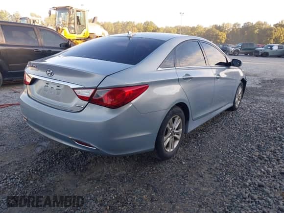 2014 Hyundai Sonata GLS z VIN 5NPEB4AC4EH878573, wystawiony jako IAAI lot #43487513 z przebiegiem 135 560 mil mil oraz . Historia ofert i sprzedaży dostępna na DreamBid. Obrazek 4.