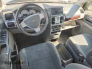 ✅ 2010 Chrysler Town & Country Touring • VIN: 2A4RR5D13AR230307 • Lot: 82600555. Wystawiony na Copart z przebiegiem 201 102 mil. Bezpłatny archiwum sprzedaży aukcyjnych z USA i szczegółowy raport historii pojazdu na DreamBid. Zdjęcie 8.