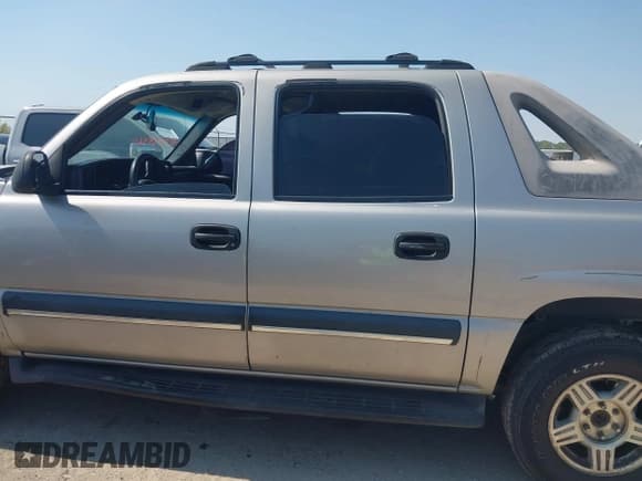 ✅ 2005 Chevrolet Avalanche Z66 • VIN: 3GNEC12Z45G273984 • Lot: 40548465. Listed on IAAI with 265,248 mi. Free auction sales archive from the USA and detailed vehicle history report at DreamBid. Image 14.