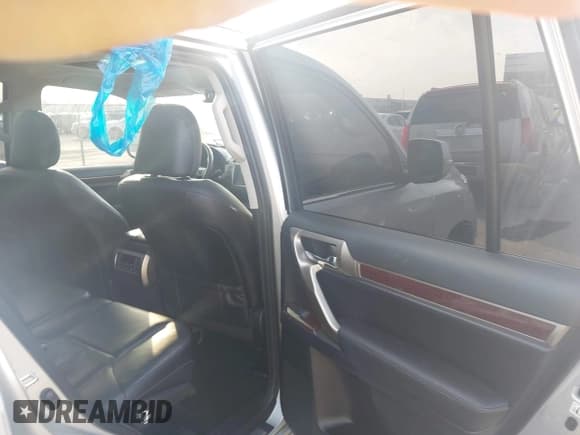 ✅ 2018 Lexus GX 460 Premium • VIN: JTJBM7FX8J5204251 • Lot: 43739027. Wystawiony na IAAI z przebiegiem 105 685 mil. Bezpłatny archiwum sprzedaży aukcyjnych z USA i szczegółowy raport historii pojazdu na DreamBid. Zdjęcie 8.