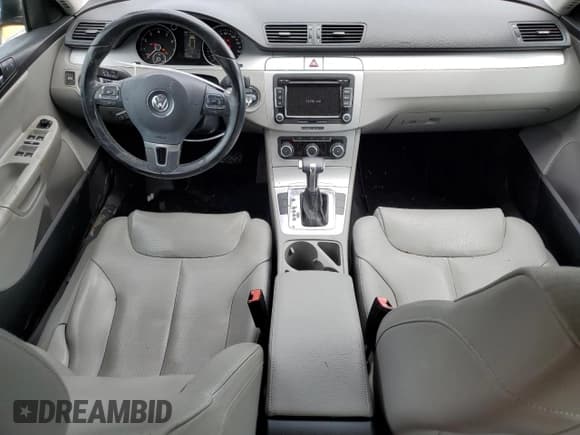 ✅ 2010 Volkswagen Passat • VIN: WVWXK9AN8AE079770 • Lot: 59043375. Wystawiony na Copart z przebiegiem 141 366 mil. Bezpłatny archiwum sprzedaży aukcyjnych z USA i szczegółowy raport historii pojazdu na DreamBid. Zdjęcie 8.