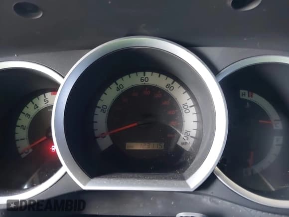 ✅ 2015 Toyota Tacoma PreRunner • VIN: 3TMKU4HN0FM046941 • Lot: 42533553. Wystawiony na IAAI z przebiegiem 123 115 mil. Bezpłatny archiwum sprzedaży aukcyjnych z USA i szczegółowy raport historii pojazdu na DreamBid. Zdjęcie 7.