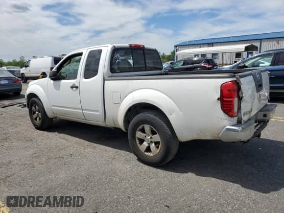 2011 Nissan Frontier SV z VIN 1N6AD0CU7BC435877, wystawiony jako Copart lot #57132265 z przebiegiem 141 862 mil mil oraz Czysty tytuł • Clean title. Historia ofert i sprzedaży dostępna na DreamBid. Obrazek 2.