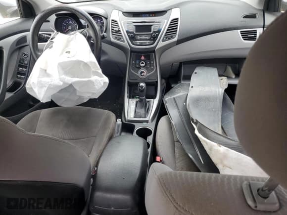 ✅ 2016 Hyundai Elantra SE • VIN: 5NPDH4AE7GH674896 • Lot: 70303085. Wystawiony na Copart z przebiegiem 103 952 mil. Bezpłatny archiwum sprzedaży aukcyjnych z USA i szczegółowy raport historii pojazdu na DreamBid. Zdjęcie 8.