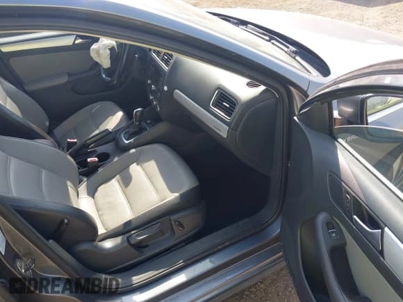 ✅ 2013 Volkswagen Jetta Hybrid SE • VIN: 3VW637AJ6DM300238 • Lot: 42112719. Listed on IAAI with 137,902 mi. Free auction sales archive from the USA and detailed vehicle history report at DreamBid. Image 5.