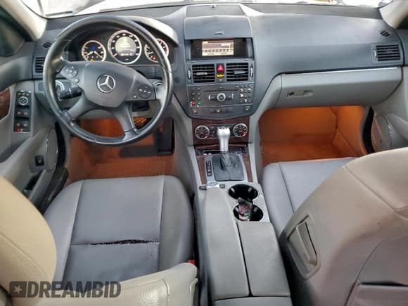 ✅ 2008 Mercedes-Benz C 300 Sport • VIN: WDDGF54X68F075155 • Lot: 94054705. Wystawiony na Copart z przebiegiem 143 442 mil. Bezpłatny archiwum sprzedaży aukcyjnych z USA i szczegółowy raport historii pojazdu na DreamBid. Zdjęcie 8.