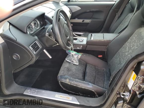 ✅ 2011 Aston Martin Rapide • VIN: SCFHDDAJ1BAF01096 • Lot: 78094834. Wystawiony na Copart z przebiegiem Nie podano. Bezpłatny archiwum sprzedaży aukcyjnych z USA i szczegółowy raport historii pojazdu na DreamBid. Zdjęcie 7.