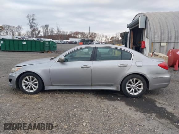 ✅ 2013 Hyundai Genesis 3.8L • VIN: KMHGC4DD9DU220452 • Lot: 43624385. Listed on IAAI with 139,738 mi. Free auction sales archive from the USA and detailed vehicle history report at DreamBid. Image 14.