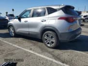 ✅ 2022 Kia Seltos LX • VIN: KNDEPCAA9N7249714 • Lot: 84434685. Wystawiony na Copart z przebiegiem 76 642 mil. Bezpłatny archiwum sprzedaży aukcyjnych z USA i szczegółowy raport historii pojazdu na DreamBid. Zdjęcie 2.